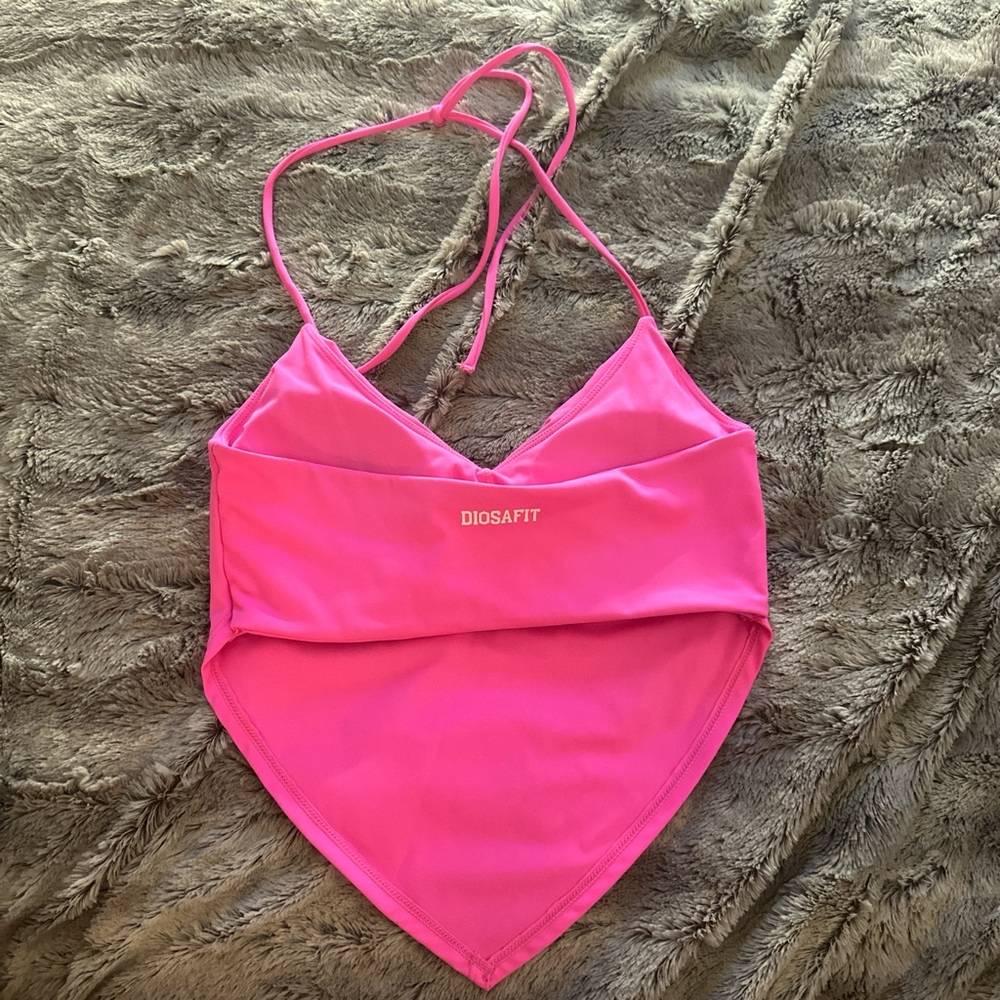 Like New women’s small ’Diosafit’ fierce pink workout top - Picture 2 of 3